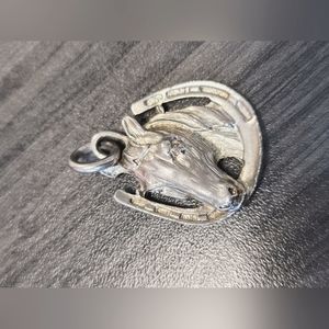 Horse & Horseshoe Necklace Pendent 🐎